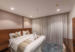 Deluxe Room | In-room safe, soundproofing