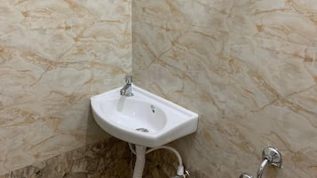 Deluxe Double Room, Balcony, City View | Bathroom | Shower, towels, soap, shampoo