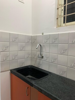 Deluxe Double Room, Balcony, City View | Private kitchen - Aafa Suites (Bengaluru)