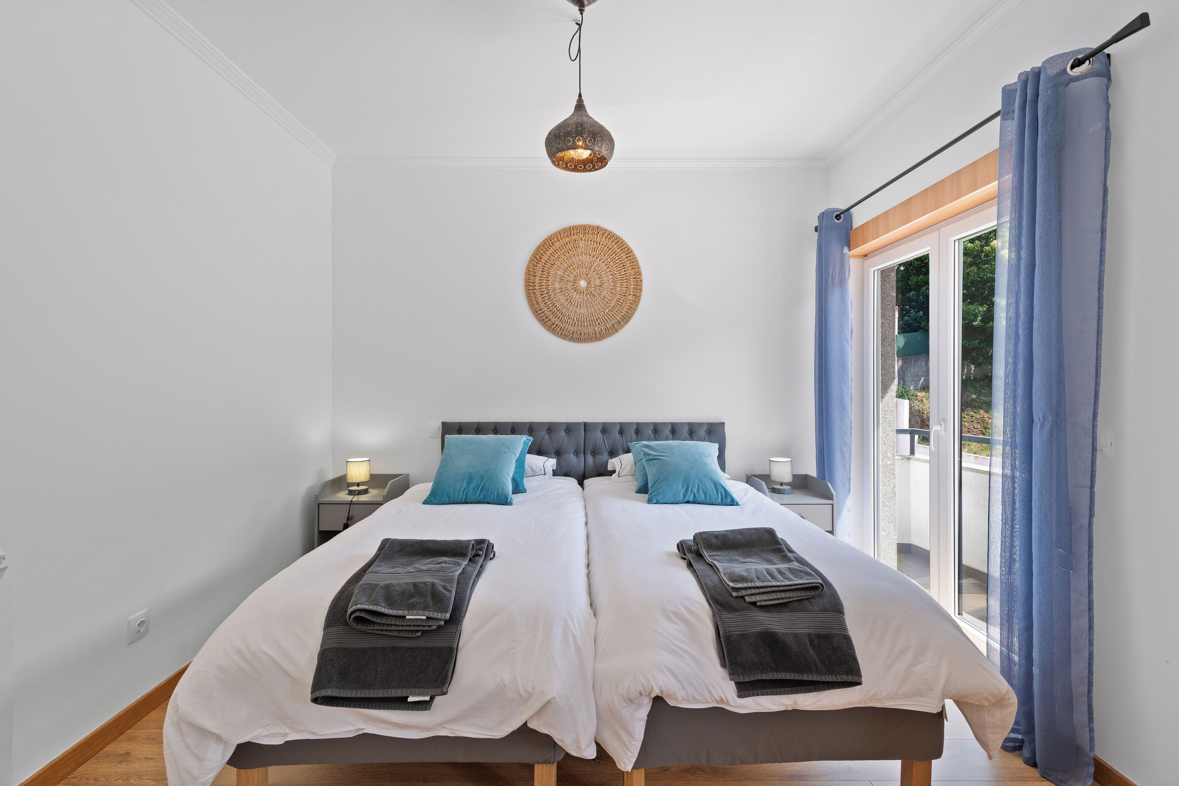 2 habitaciones, tabla de planchar con plancha, internet y ropa de cama 