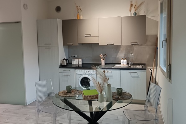 Frigorifero, piano cottura, macchina per tè/caffè, bollitore elettrico