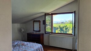 4 chambres, fer et planche à repasser, Wi-Fi, draps fournis