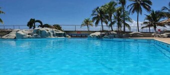 Seafront T3 apartment, pool, beach and waterfront restaurant.