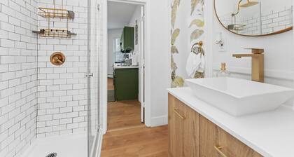 Charming 1-bedroom house with WiFi, AC in Providence