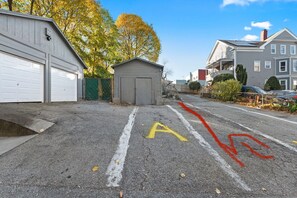 Property grounds - Charming 1-bedroom house with WiFi, AC in Providence (Providence)