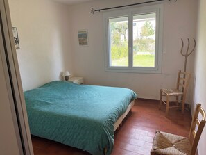 3 makuuhuonetta, silitysrauta/-lauta, Wi-Fi, vuodevaatteet