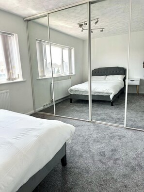 House | 3 bedrooms, free WiFi, bed sheets - Hartlepool - House - Sleeps 5 - Parking (Hartlepool)