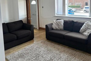 Living area - Hartlepool - House - Sleeps 5 - Parking (Hartlepool)