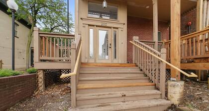 Intimate Suite – Perfect for Date Nights-Fox Suite