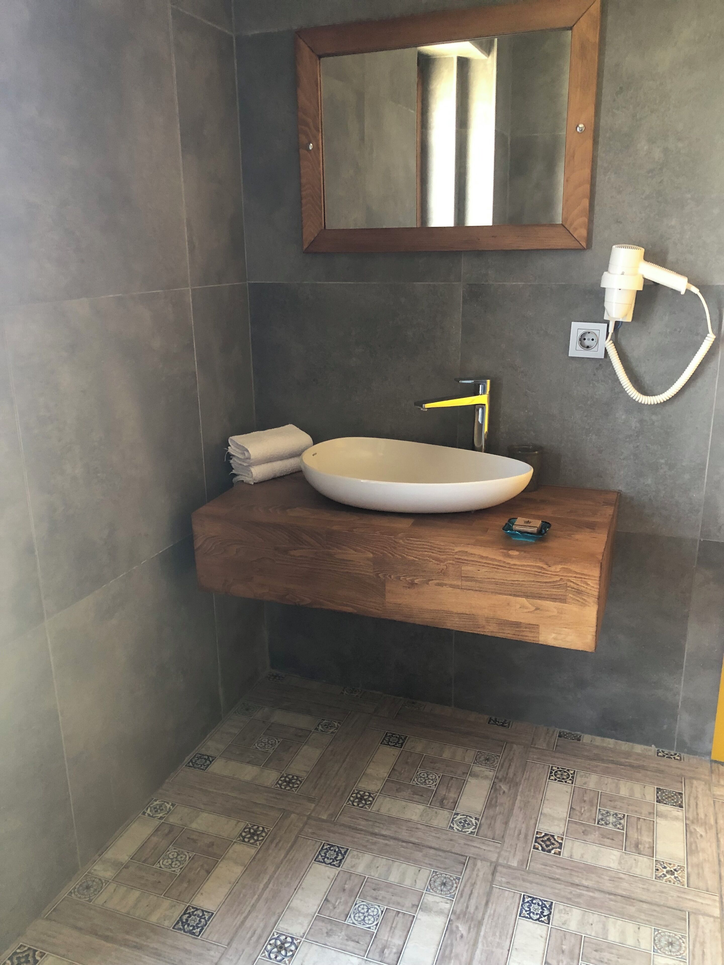Room, Hill View | Bathroom | Shower, free toiletries, hair dryer, slippers