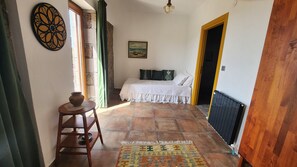 Tremannsrom, balkong, delvis sjøutsikt | Wi-fi (inkludert)