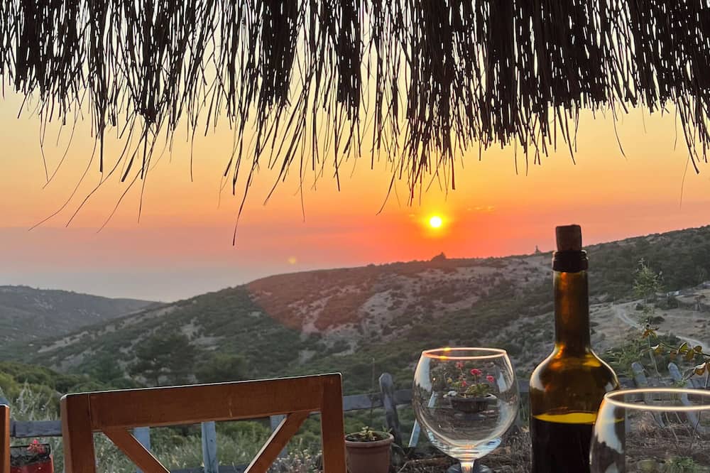 Assos Pırnal Köy Evi