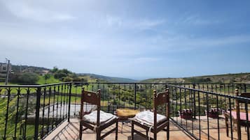 Phòng 3, ban công, quang cảnh một góc biển | Truy cập Internet không dây miễn phí