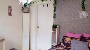 1 bedroom, iron/ironing board, WiFi (free), bed sheets -  Welcome to your perfect getaway, This warm cozy apartment feels like home 🏝 (Willemstad)