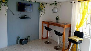 Interior -  Welcome to your perfect getaway, This warm cozy apartment feels like home 🏝 (Willemstad)