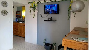 Interior -  Welcome to your perfect getaway, This warm cozy apartment feels like home 🏝 (Willemstad)