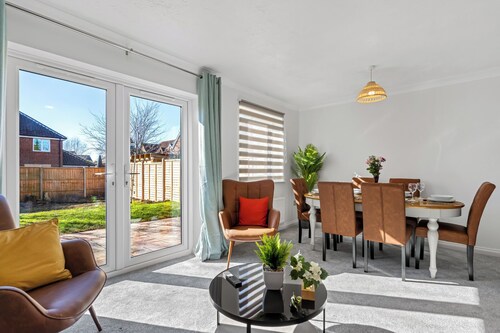 Stylish & Cozy Retreat /Prime Location/ Perfect for short & Long Stays