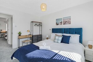 3 bedrooms, desk, iron/ironing board, WiFi