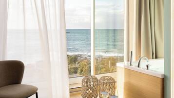 Doppia Deluxe, vista mare | Copriletto in piuma, cassaforte in camera, con arredamento individuale