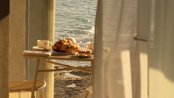 Junior Suite, Sea View | Pemandangan dari bilik
