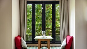 Villa, 3 Bedrooms, Balcony, Garden View | Interior