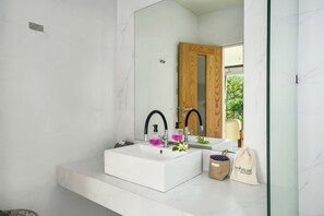 Villa, 3 Bedrooms, Balcony, Garden View | Bathroom