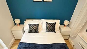 2 bedrooms, desk, iron/ironing board, travel crib