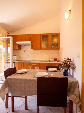 Apartment | Dining - 2 Persons Apartment in Pasman (Pasman)