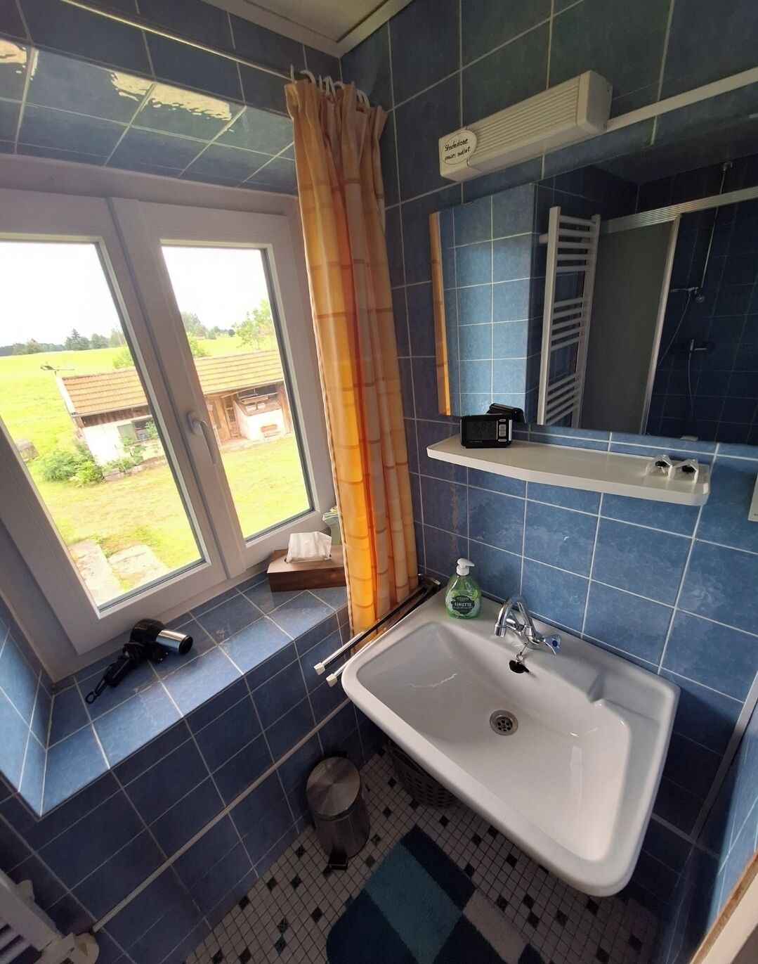 Handtücher, Seife, Toilettenpapier