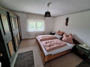 4 Schlafzimmer, Schreibtisch, Reisekinderbett, kostenloses WLAN