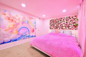 5 bedrooms, desk, iron/ironing board, WiFi