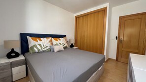 2 soverom, strykejern/-brett, reiseseng for barn og wi-fi (inkludert)