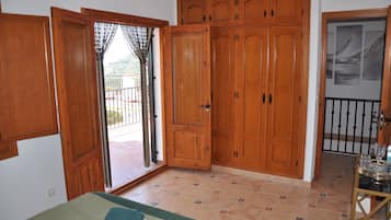 Deluxe tweepersoonskamer, 1 queensize bed, niet-roken, uitzicht op zee (room 3) | Hypoallergeen beddengoed, gratis wifi