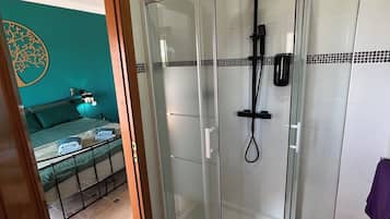 Deluxe Double Room, 1 Queen Bed, Non Smoking, Sea View (room 1) | Bathroom | Free toiletries, hair dryer, towels, soap