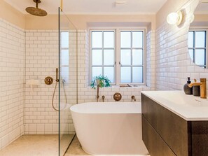 House | Bathroom | Bathtub - 5 Star Holiday Home in Pandrup (Pandrup)