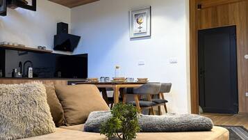 Smart TV, fireplace