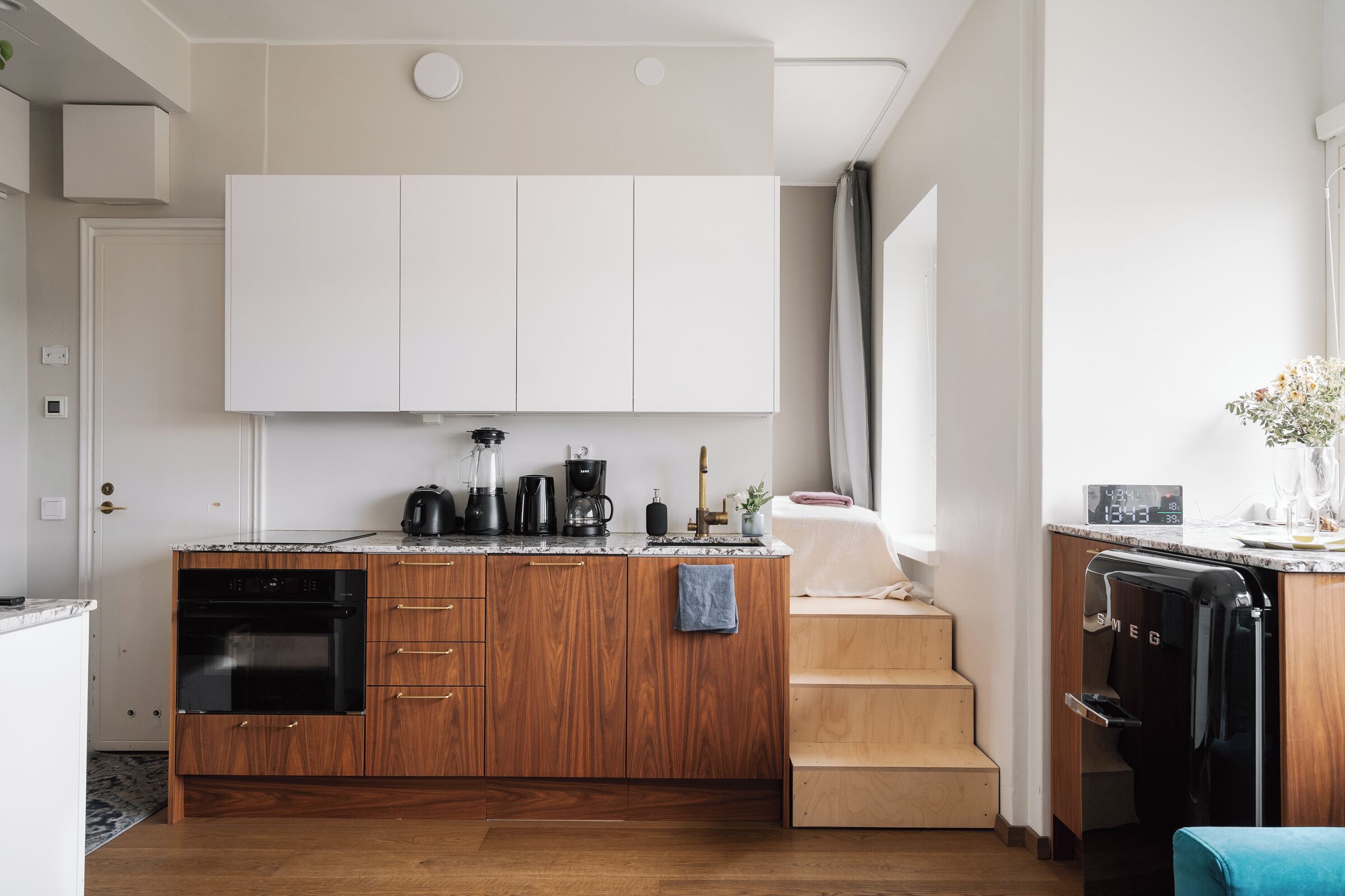 Classic Apartment, Courtyard View | Private kitchen | Mini-fridge, microwave, oven, stovetop