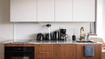 Classic Apartment, Courtyard View | Private kitchen | Mini-fridge, microwave, oven, stovetop