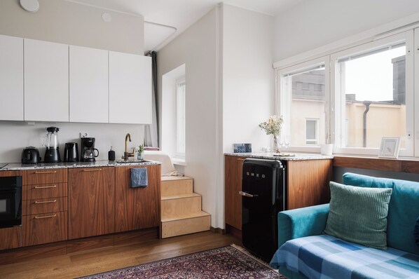 Classic Apartment, Courtyard View | Private kitchen | Mini-fridge, microwave, oven, stovetop - Comfy Studio Apt. in Centre of Helsinki (Helsinki)
