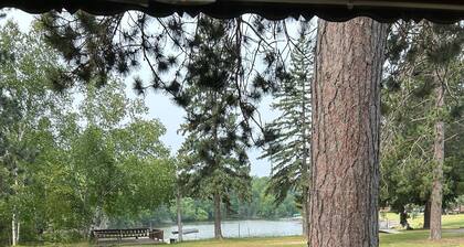 Cozy 2 Bedroom lake front cabin - Chippewa Flowage, Dun Rovin Rd in Hayward, WI.