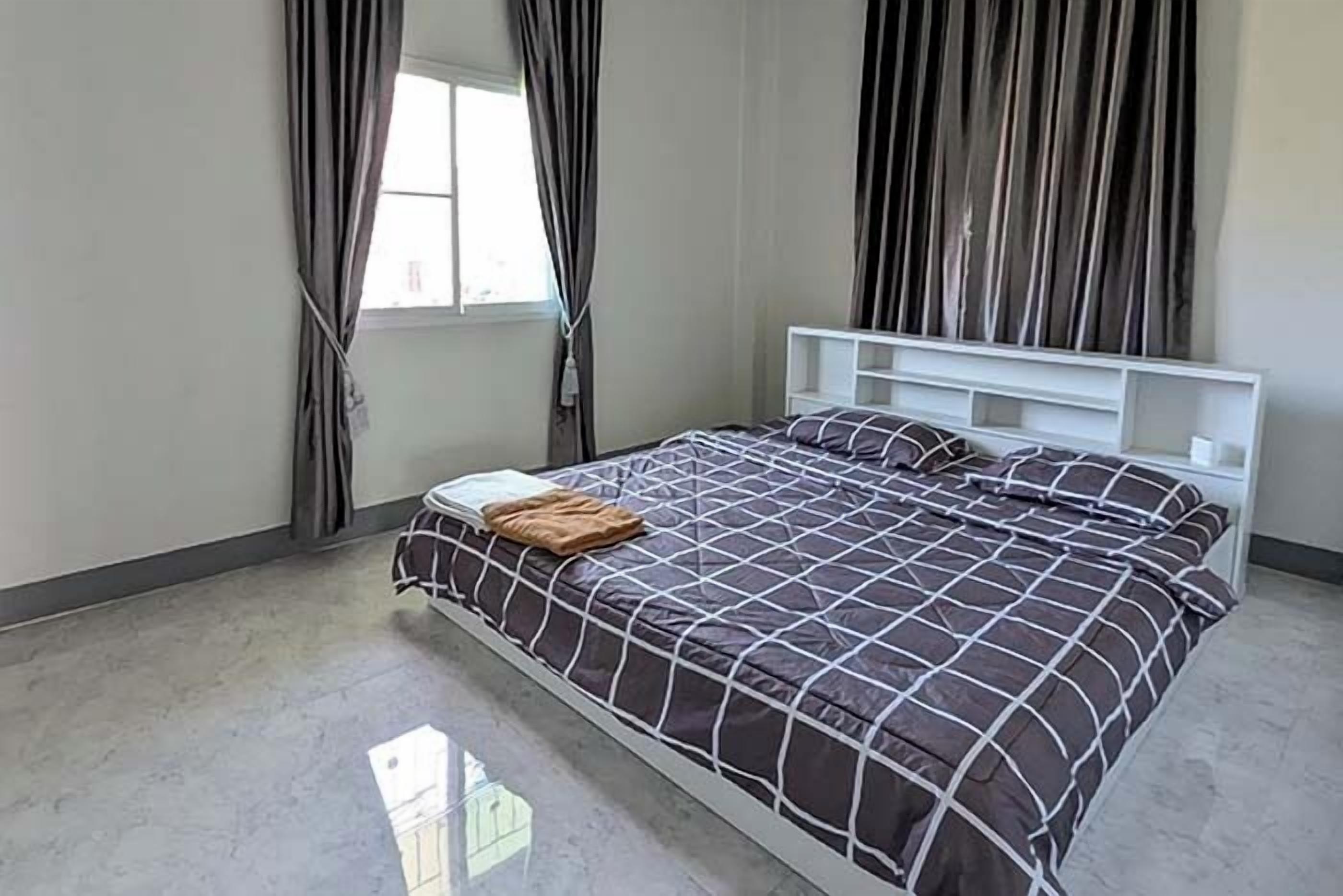 Comfort Single Room | Pillowtop beds, laptop workspace, soundproofing, free WiFi