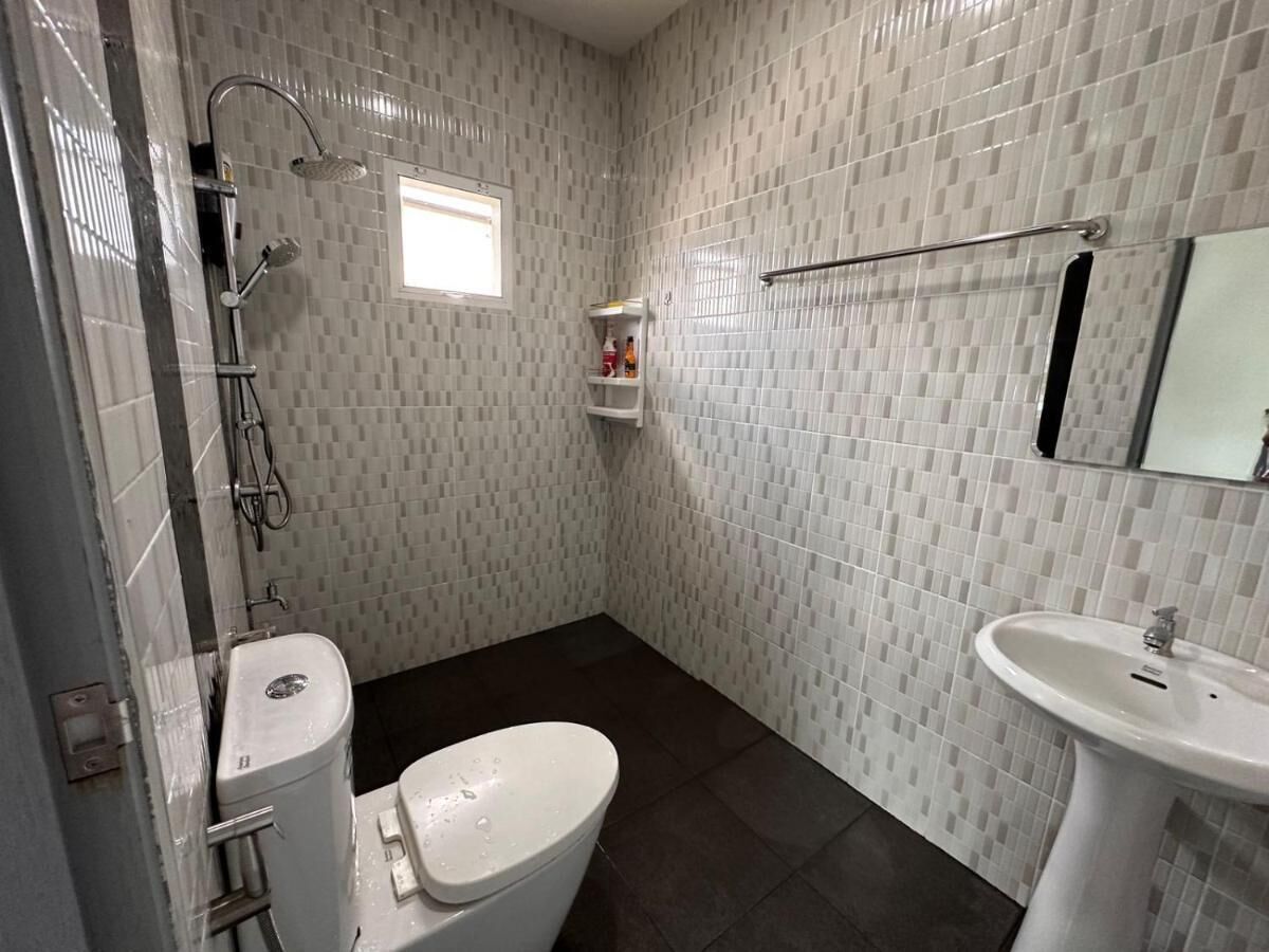 Shower, free toiletries, hair dryer, slippers