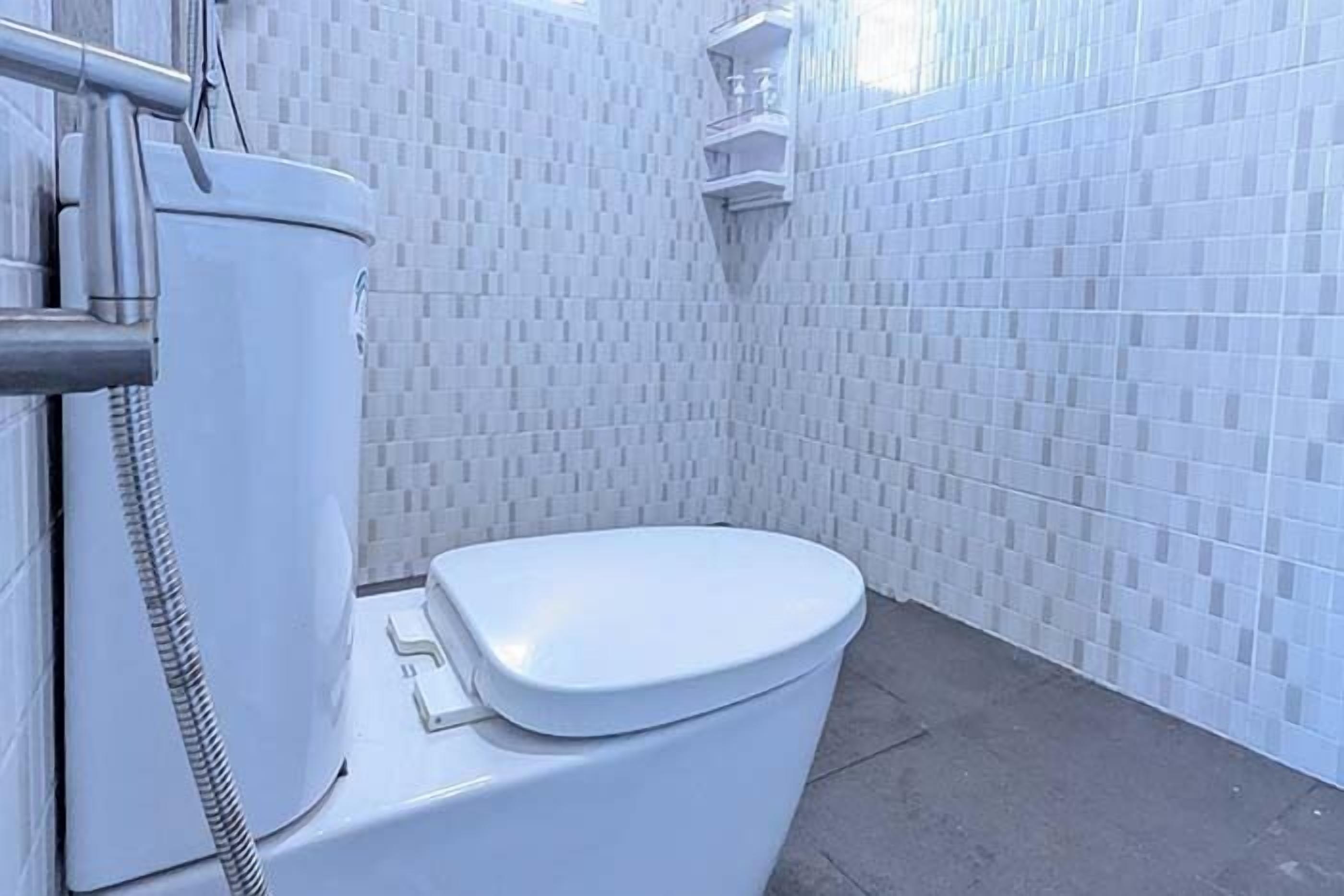 Comfort Single Room | Bathroom | Shower, free toiletries, hair dryer, bidet