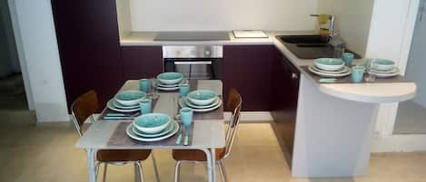 Apartment, 1 Bedroom, Fireplace | Dining room