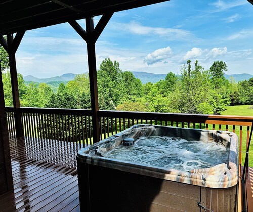 5000 Sq, Ft, Cabin on 1 Acre-Beautiful Views-Dogs Allowed