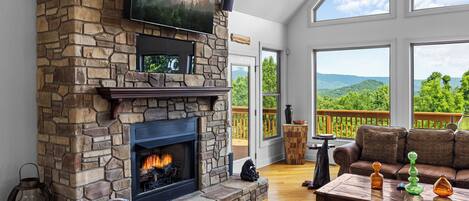 Smart-TV, Kamin, Videospiele, Tischfußball