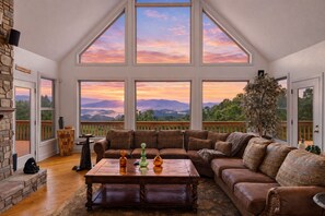 TV connectée, cheminée, jeux vidéo, baby-foot