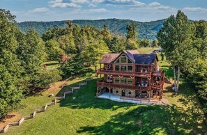 Exterior - 5000 Sq, Ft, Cabin on 1 Acre-Beautiful Views-Dogs Allowed (Cosby)