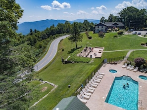 Een seizoensgebonden buitenzwembad