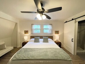 2 Schlafzimmer, Schreibtisch, Bügeleisen/Bügelbrett, kostenloses WLAN